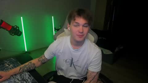 Snapshot of vova_belkin_ chatting on May 18, 4:46 pm vova online show from May 18, 4:46 pm