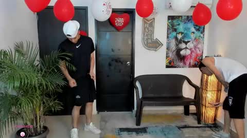 Snapshot of voyeurism_guys chatting on September 21, 10:55 pm voyeurism_guys online show from September 21, 10:55 pm