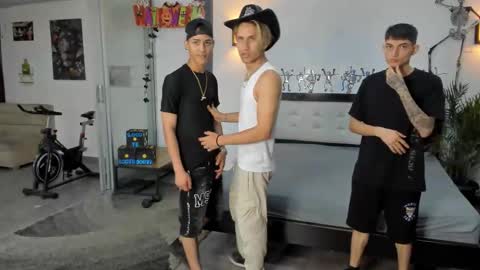 Snapshot of voyeurism_guys chatting on October 11, 10:52 pm voyeurism_guys online show from October 11, 10:52 pm