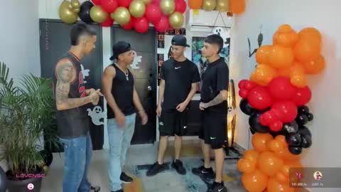 Snapshot of voyeurism_guys chatting on October 21, 11:05 pm voyeurism_guys online show from October 21, 11:05 pm