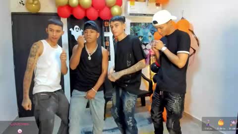 Snapshot of voyeurism_guys chatting on October 25, 11:10 pm voyeurism_guys online show from October 25, 11:10 pm