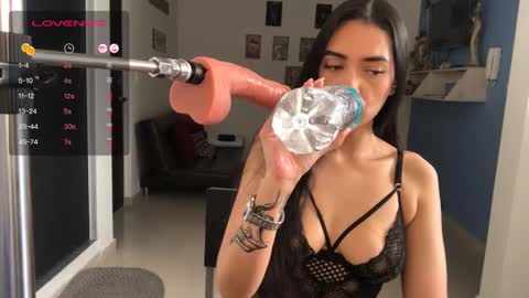 Snapshot of vsantini_ chatting on March 3, 8:00 pm vsantini_ online show from March 3, 8:00 pm
