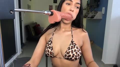 Snapshot of vsantini_ chatting on March 6, 10:26 pm vsantini_ online show from March 6, 10:26 pm