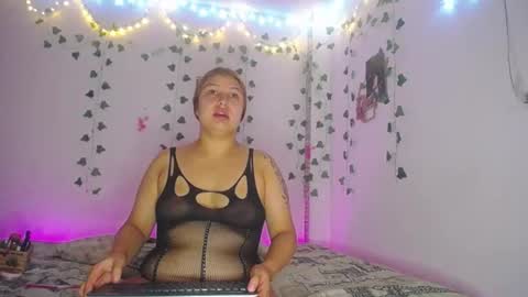 vsleyandlunaper online show from June 16, 2:03 am