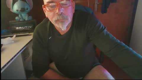 Snapshot of vuda77 chatting on November 3, 7:48 pm oscar online show from November 3, 7:48 pm