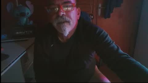 Snapshot of vuda77 chatting on November 11, 8:42 pm oscar online show from November 11, 8:42 pm