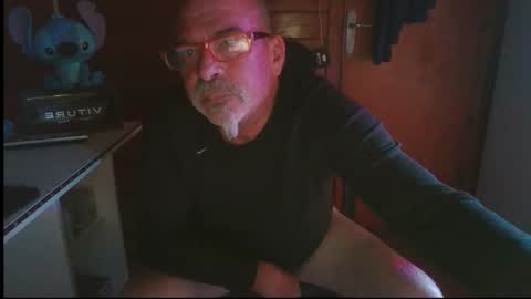Snapshot of vuda77 chatting on November 17, 8:03 pm oscar online show from November 17, 8:03 pm