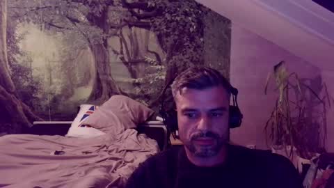 Snapshot of vuiljoske chatting on May 19, 12:27 am CBNewGuy online show from May 19, 12:27 am