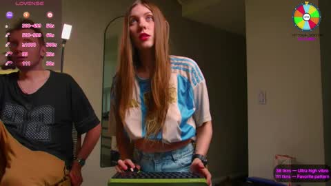 Snapshot of vundersex chatting on October 23, 6:50 pm Eva and Franklin online show from October 23, 6:50 pm