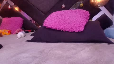 Snapshot of vvioleta_ chatting on December 7, 6:10 am Violeta online show from December 7, 6:10 am