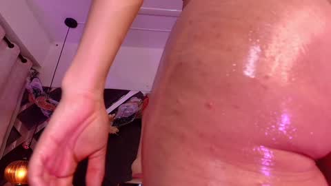 Snapshot of vvioleta_ chatting on December 18, 6:21 am Violeta online show from December 18, 6:21 am