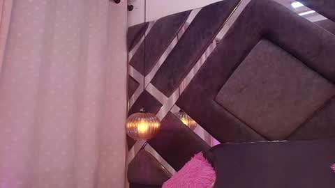 Snapshot of vvioleta_ chatting on January 4, 3:07 am Violeta online show from January 4, 3:07 am