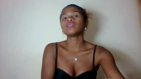 vynarahot online show from May 2, 6:13 pm