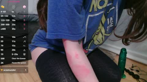 Snapshot of wacky_weirdo chatting on April 8, 5:29 am Rose online show from April 8, 5:29 am