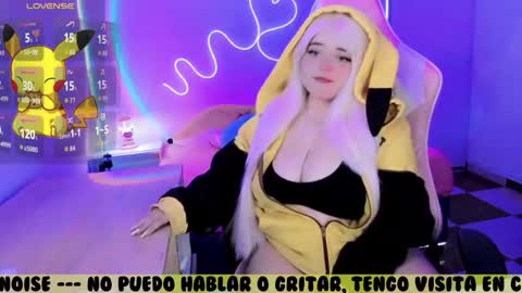 Snapshot of waifumochi_chan chatting on November 15, 4:21 am online show from November 15, 4:21 am