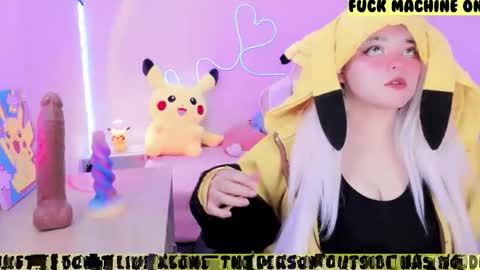 Snapshot of waifumochi_chan chatting on January 11, 10:04 pm online show from January 11, 10:04 pm