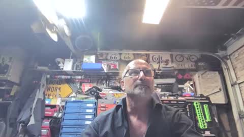 Snapshot of wakesblowinclouds chatting on September 21, 11:12 am wakesblowinclouds online show from September 21, 11:12 am