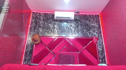 waleska   online show from March 26, 11:38 am