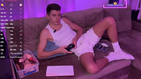 Snapshot of walt_enjoy chatting on February 18, 10:36 pm Walt Enjoy online show from February 18, 10:36 pm