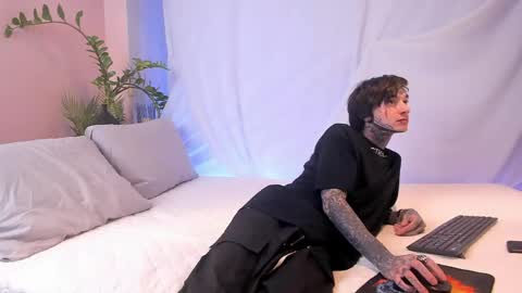 Snapshot of walter_white0276 chatting on April 11, 11:47 am Walter online show from April 11, 11:47 am