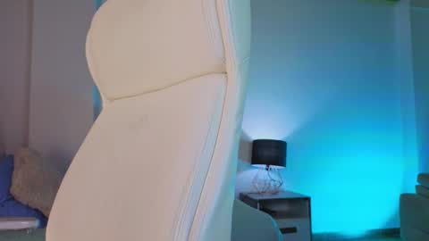 walton_abieca_ online show from October 5, 5:06 am