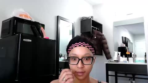 wanderlustgaal online show from February 8, 6:22 pm