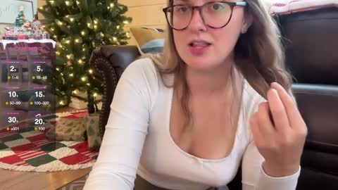 Snapshot of wanderlustjade chatting on December 17, 5:04 pm Jade Adonis online show from December 17, 5:04 pm