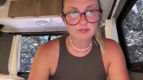 Snapshot of wanderlustjade chatting on March 7, 9:27 pm Jade Adonis online show from March 7, 9:27 pm