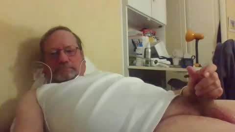 Snapshot of wanky357 chatting on April 17, 10:57 pm Tibo Love online show from April 17, 10:57 pm
