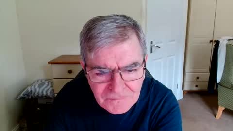 Snapshot of wanttobefree90 chatting on April 6, 9:21 am wanttobefree90 online show from April 6, 9:21 am