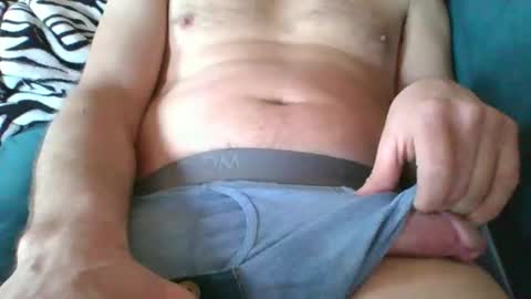 Snapshot of watchandbewatched81 chatting on February 5, 6:01 pm watchandbewatched81 online show from February 5, 6:01 pm