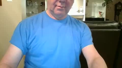 Snapshot of watchin_u_2 chatting on February 22, 1:51 am watchin_u_2 online show from February 22, 1:51 am