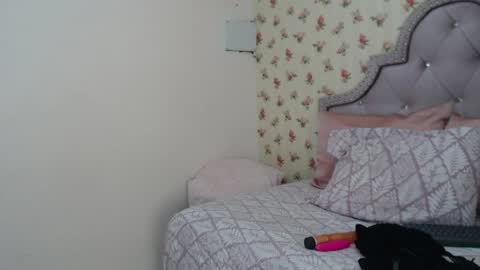 Snapshot of watson_crystal00 chatting on April 4, 1:30 pm Milf Latina online show from April 4, 1:30 pm