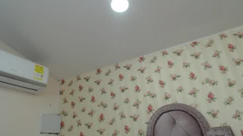 Snapshot of watson_crystal00 chatting on April 8, 1:11 pm Milf Latina online show from April 8, 1:11 pm