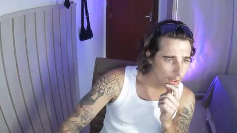 Snapshot of wave_boyy chatting on April 1, 10:49 am wave_boyy online show from April 1, 10:49 am