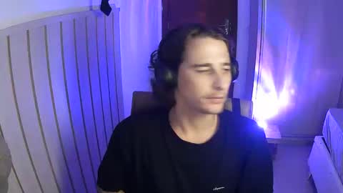 Snapshot of wave_boyy chatting on April 3, 1:47 am wave_boyy online show from April 3, 1:47 am