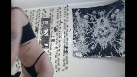 Snapshot of wavy_nights chatting on April 13, 4:23 pm Mina online show from April 13, 4:23 pm