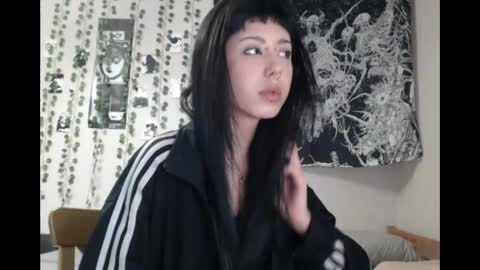 Snapshot of wavy_nights chatting on April 14, 9:43 pm Mina online show from April 14, 9:43 pm
