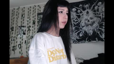 Snapshot of wavy_nights chatting on April 24, 1:35 pm Mina online show from April 24, 1:35 pm