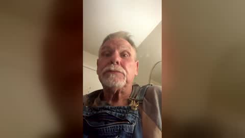 Snapshot of waynedmiller60895321 chatting on April 6, 1:58 am waynedmiller60895321 online show from April 6, 1:58 am