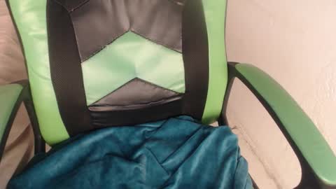 Snapshot of we_n_you chatting on October 15, 1:55 pm Trixie 3 online show from October 15, 1:55 pm