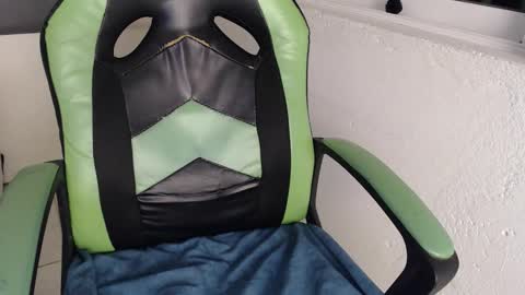 Snapshot of we_n_you chatting on October 26, 1:17 pm Trixie 3 online show from October 26, 1:17 pm