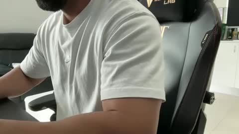 Snapshot of weaponx1 chatting on January 5, 8:56 pm Weapon X online show from January 5, 8:56 pm