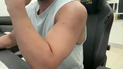 Snapshot of weaponx1 chatting on January 9, 4:37 am Weapon X online show from January 9, 4:37 am