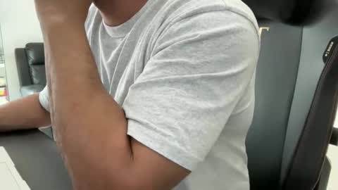 Snapshot of weaponx1 chatting on February 3, 2:53 am Weapon X online show from February 3, 2:53 am