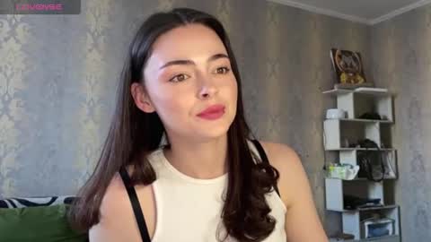 Snapshot of weareyoursun chatting on April 18, 2:32 pm Alice online show from April 18, 2:32 pm