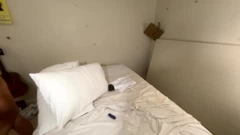 Snapshot of webcameraon chatting on April 2, 7:17 am Retainer Forever Solo Album online show from April 2, 7:17 am