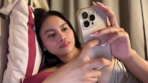 Maggie online show from October 6, 5:43 pm