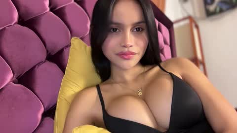 Snapshot of webcammaggie chatting on April 29, 3:27 pm Maggie online show from April 29, 3:27 pm