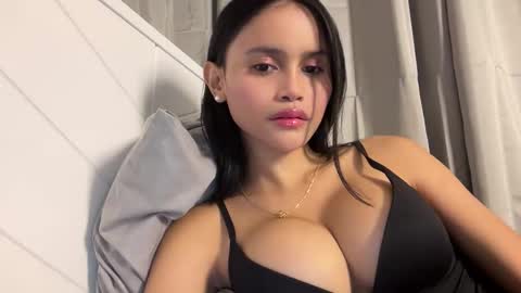 Snapshot of webcammaggie chatting on May 2, 3:17 pm Maggie online show from May 2, 3:17 pm
